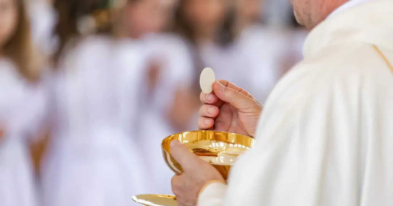 Czy można dwa razy przyjąć komunię w ciągu dnia? Oto zasady