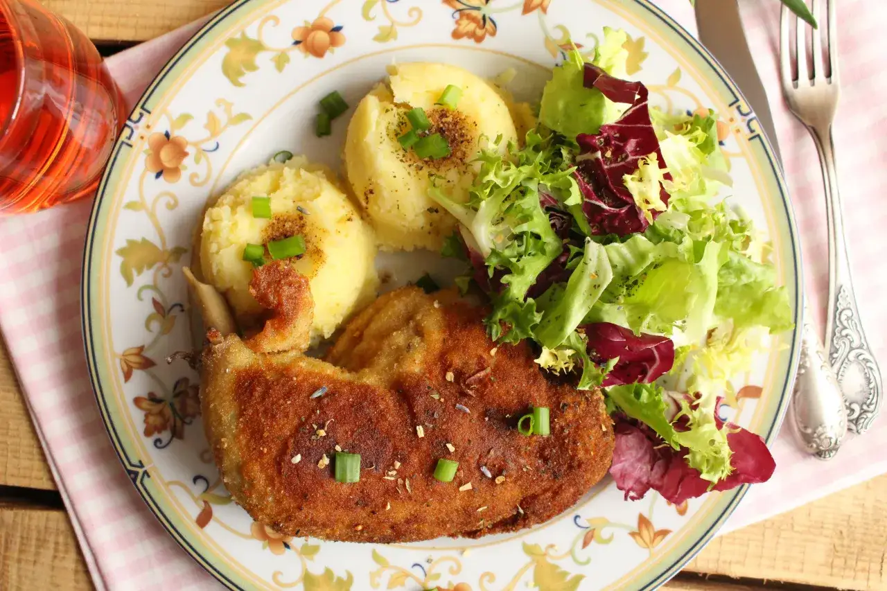 Co zrobić z udek z rosołu? 5 pysznych przepisów na wykorzystanie mięsa