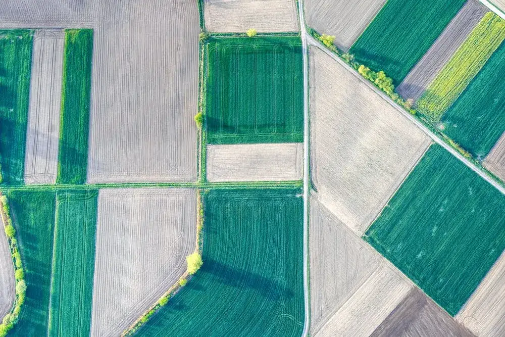 Jak znaleźć działkę w terenie - skuteczne metody i narzędzia