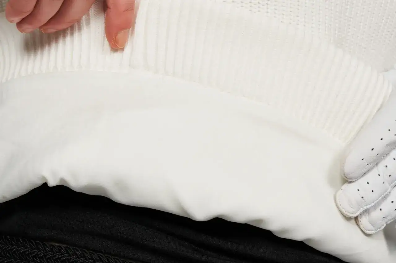 Jak skurczyć sweter? Skuteczne metody na wełnę, bawełnę i akryl