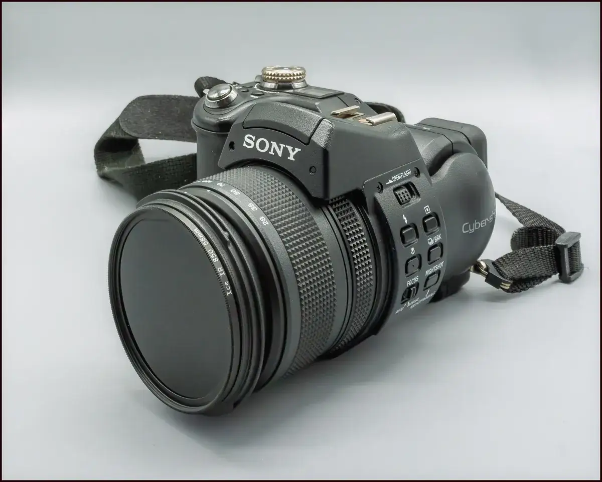 Sony F828: Kultowy aparat cyfrowy wart zakupu? Retrospekcja