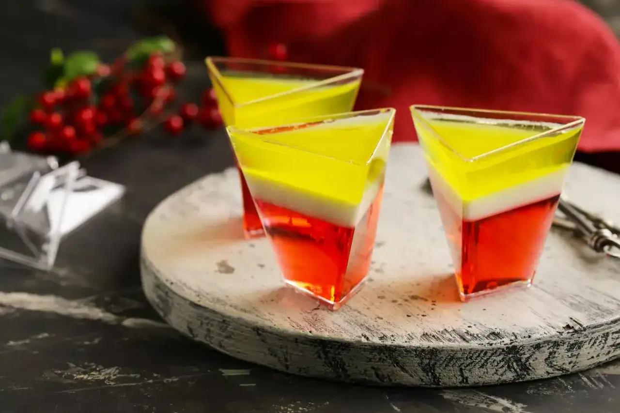 Jak długo tężeje galaretka? Triki na szybkie tężenie i ratunek!