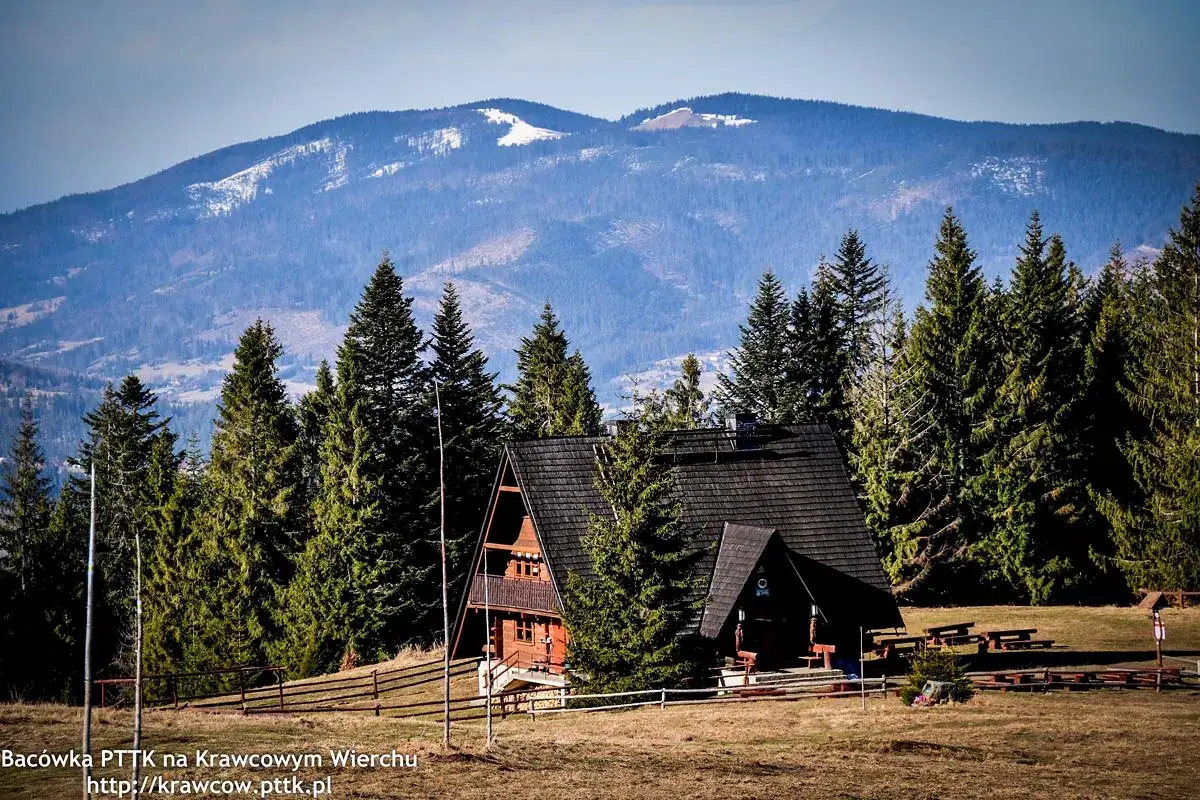 Krawców Wierch: Bacówka, szlaki, noclegi i krokusy planuj wycieczkę!