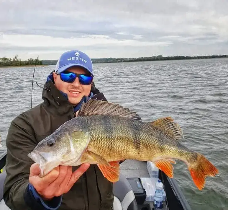 Wędkowanie na jeziorze Gardno: najlepsze miejsca i przepisy