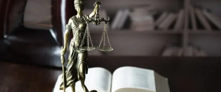 Ile czasu ma sąd na wydanie wyroku? Sprawdź, co wpływa na terminy