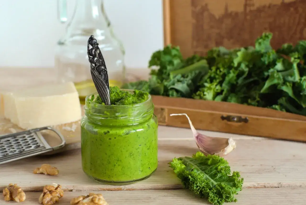 Jaki ser do pesto zamiast parmezanu? Odkryj pyszne alternatywy