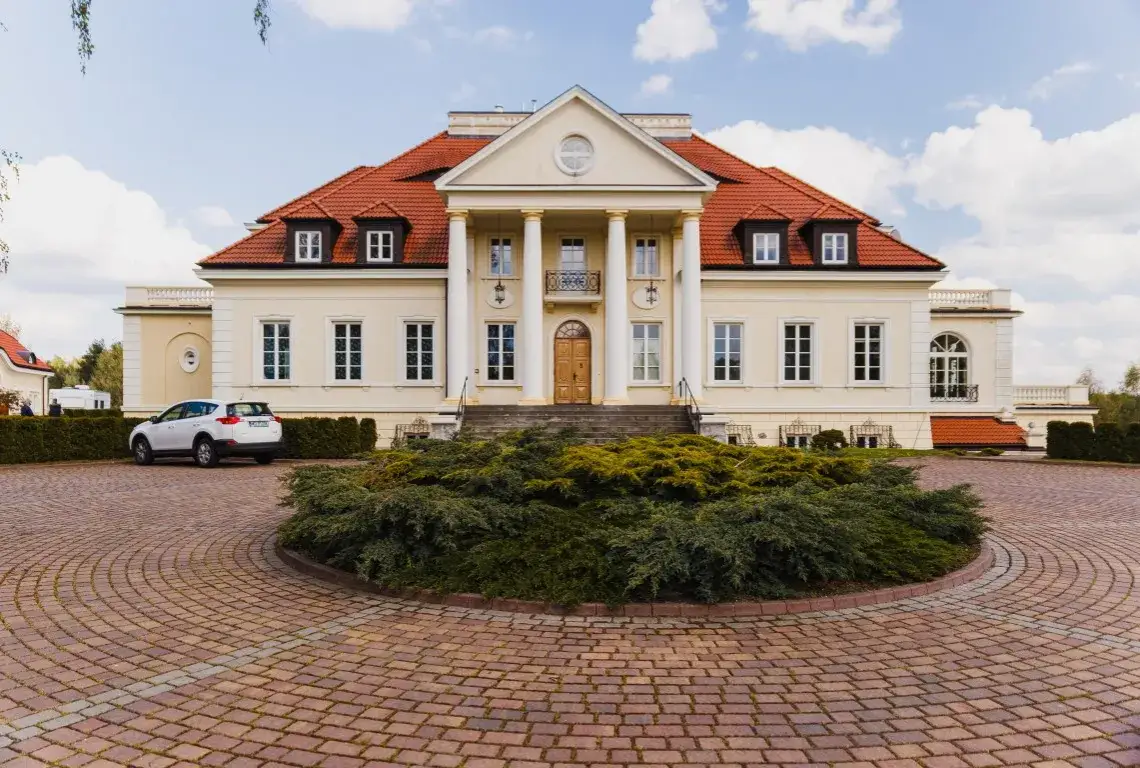 Zamek weselny w Osieczku – wszystko, co musisz wiedzieć przed organizacją wymarzonego wesela