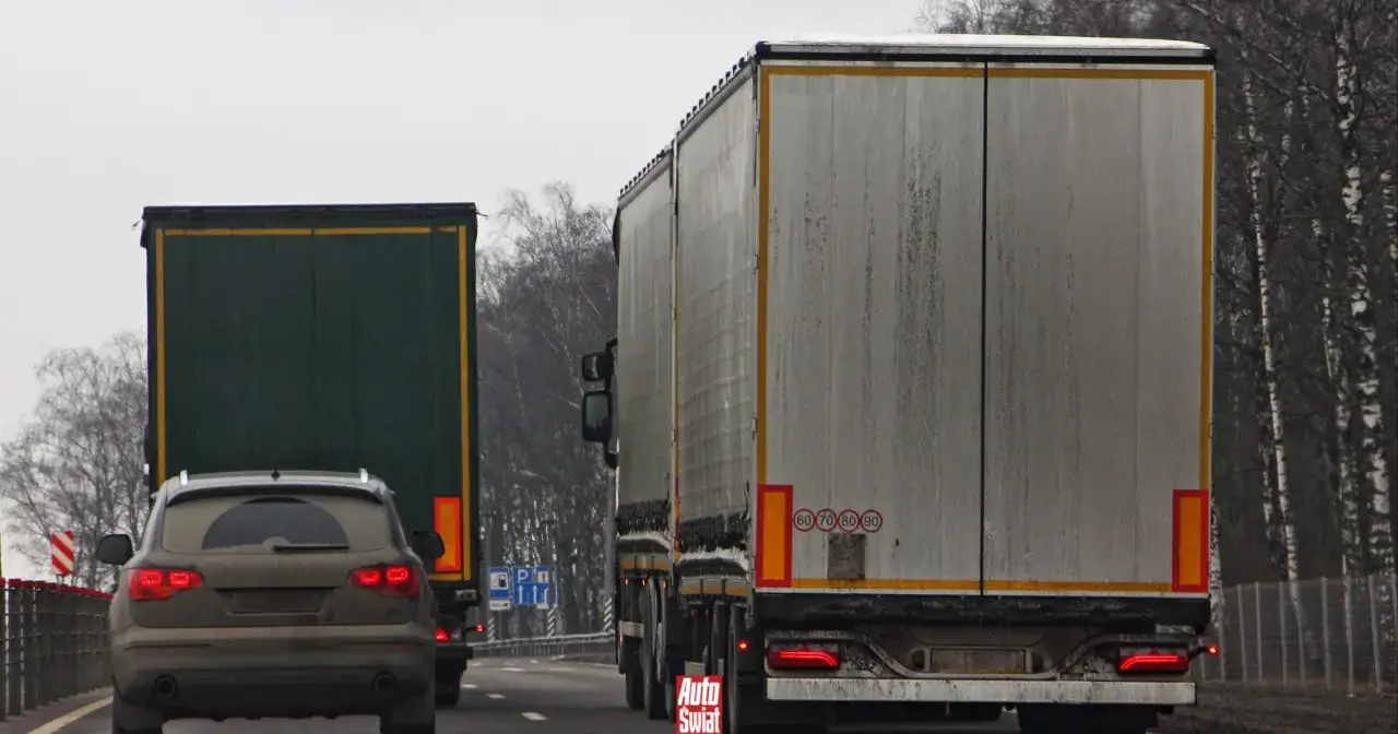 Zakaz wyprzedzania ciężarówek: Od kiedy? Zasady i kary 2023
