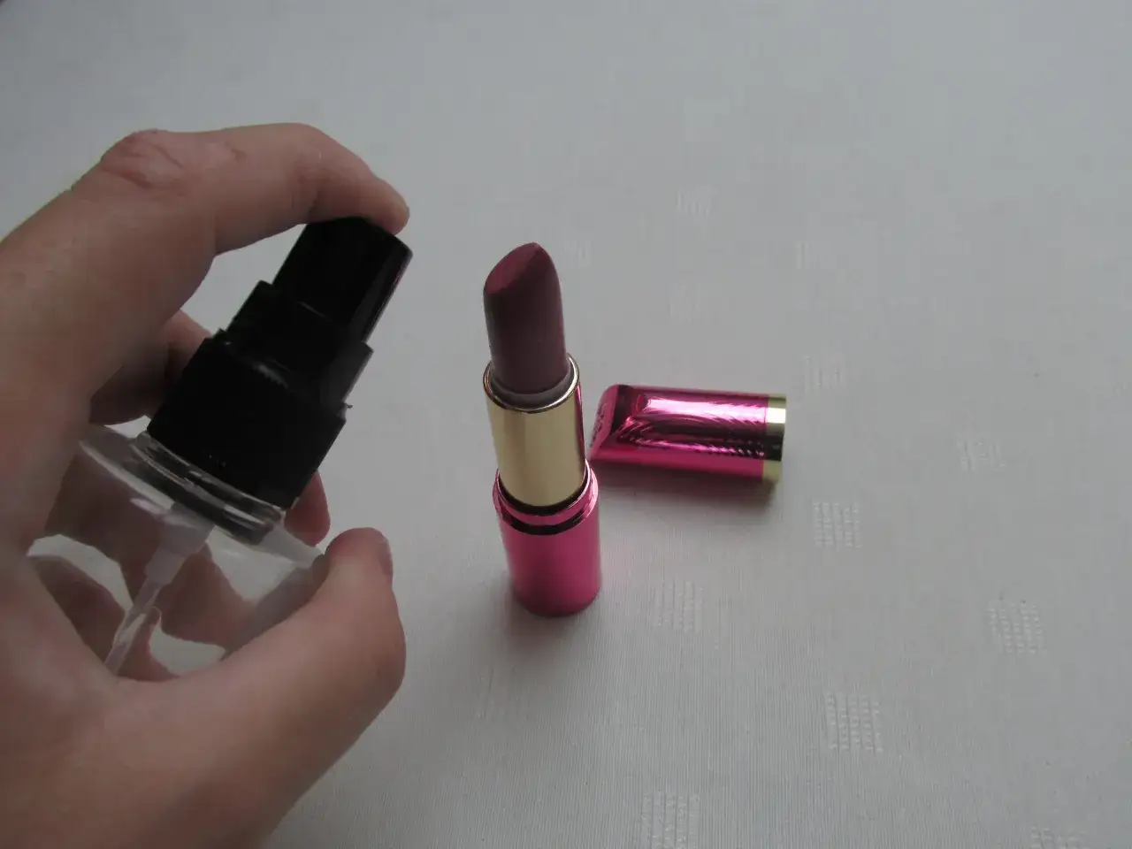 Czym dezynfekować kosmetyki, aby uniknąć bakterii i wirusów?