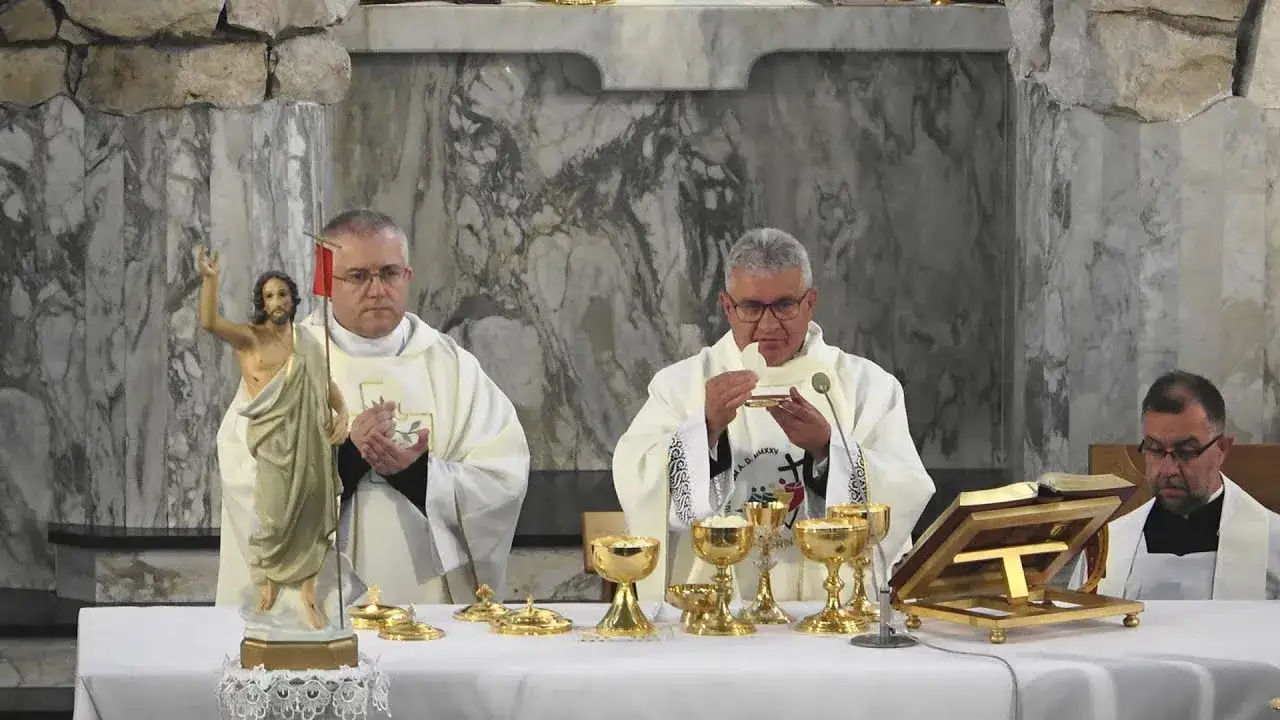 Czy msza rezurekcyjna jest mszą niedzielną? Poznaj ważne informacje