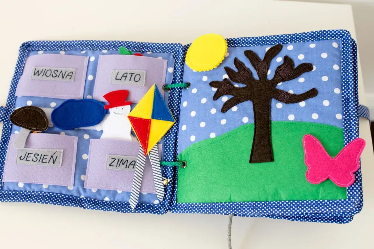 Filcowa książeczka sensoryczna: Jak wspiera rozwój? Kup czy zrób DIY!