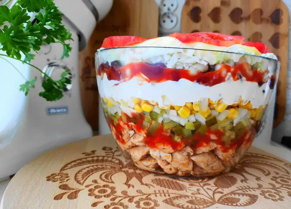 Sałatka kebab: Przepis krok po kroku na królową imprez!