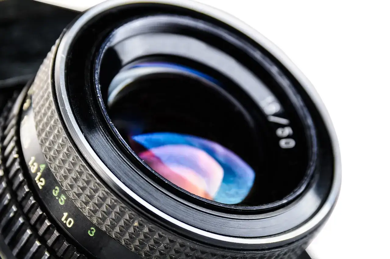 Obiektyw 35mm czy 50mm? Wybierz idealny dla Twojej fotografii