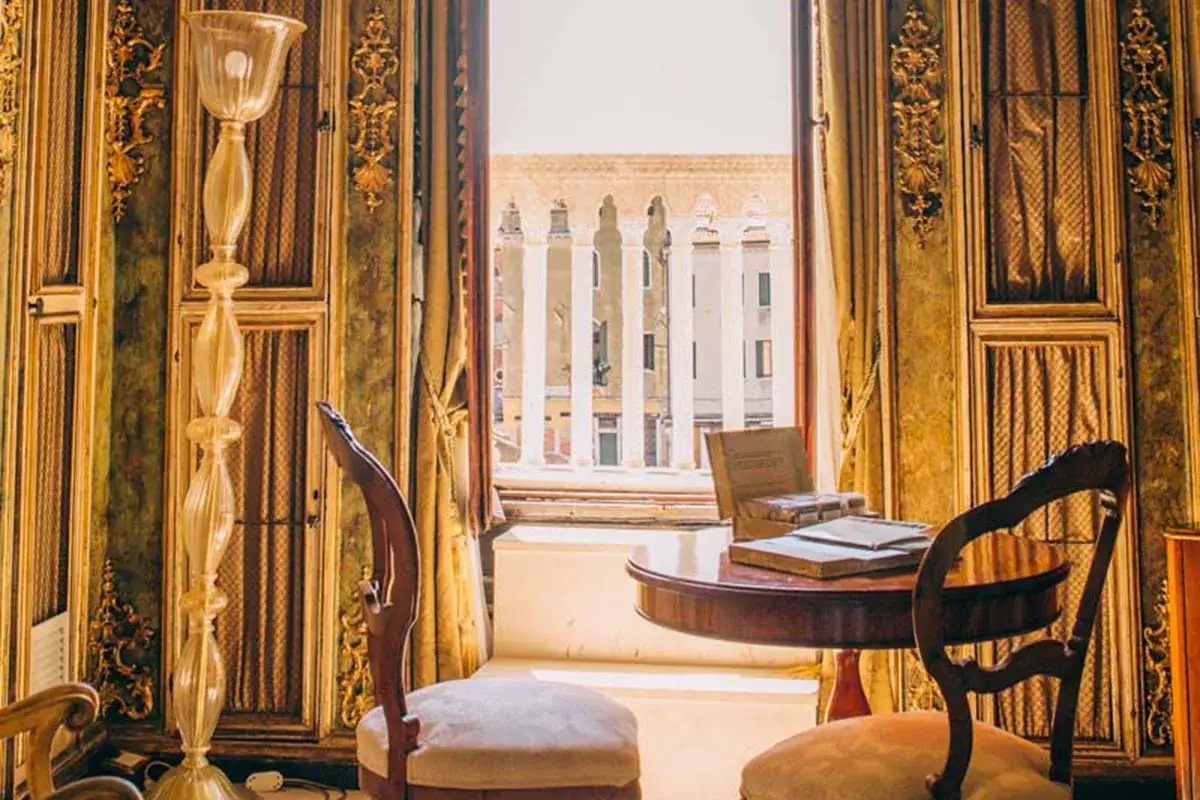 Ca' Sagredo: Lusso Storico sul Canal Grande | Guida Completa