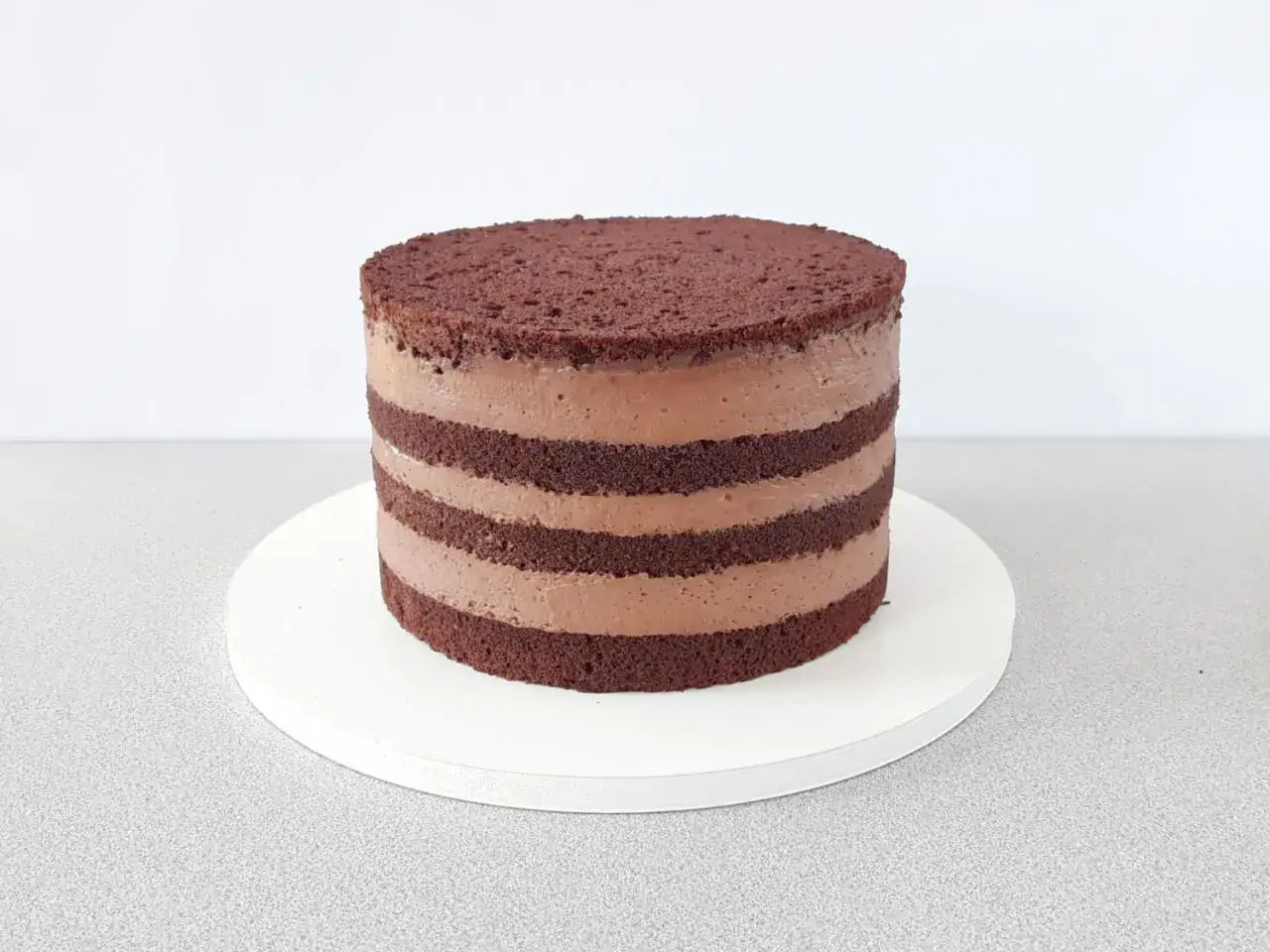 Jak używać rantu cukierniczego? Idealnie prosty tort bez stresu