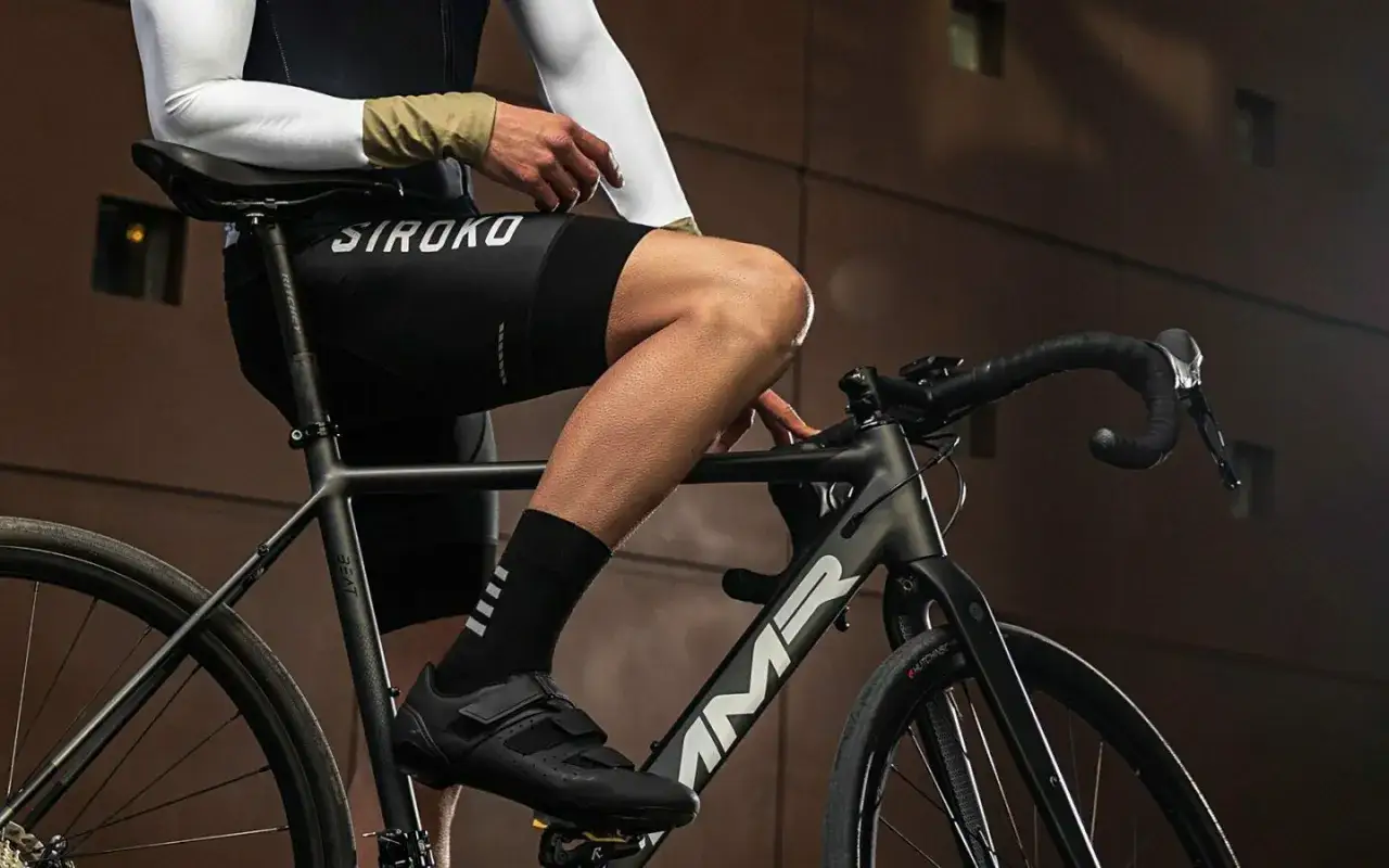 Dlaczego kolarze golą nogi? Odkryj zaskakujące korzyści i tradycje