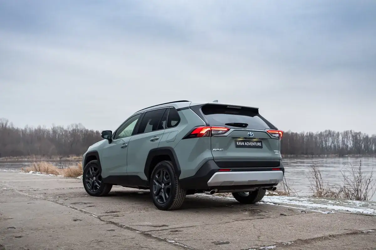 Ile kosztuje toyota rav4 hybrid? Ceny, promocje i porównania modeli