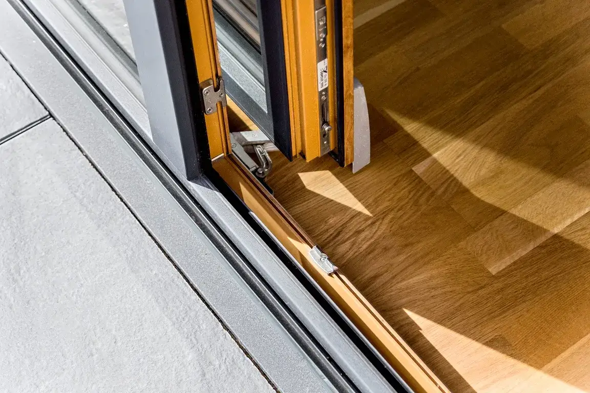 Okna dwukolorowe czy jednokolorowe – co wybrać, by nie żałować?