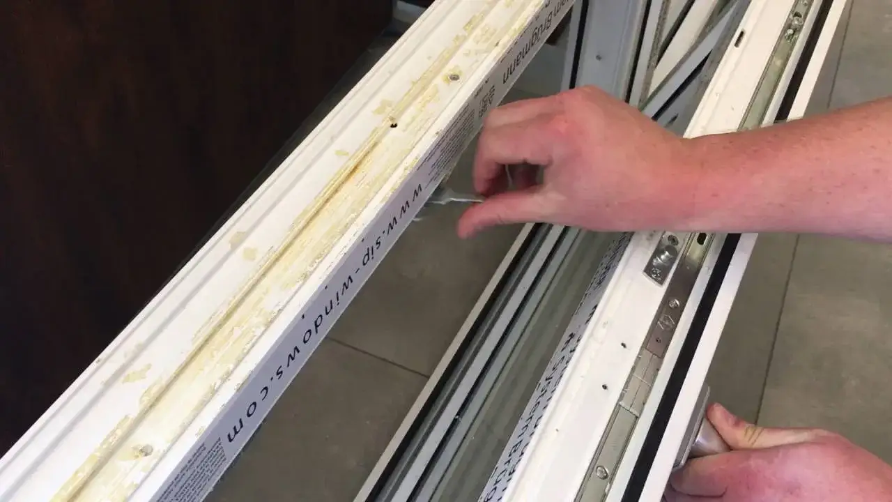 Jak otworzyć okno uchylne bez problemów – proste kroki i porady