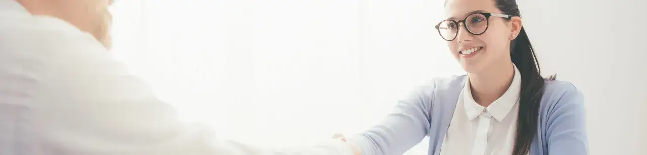 Co to jest zatrudnienie? Kluczowe aspekty i rodzaje umów pracy