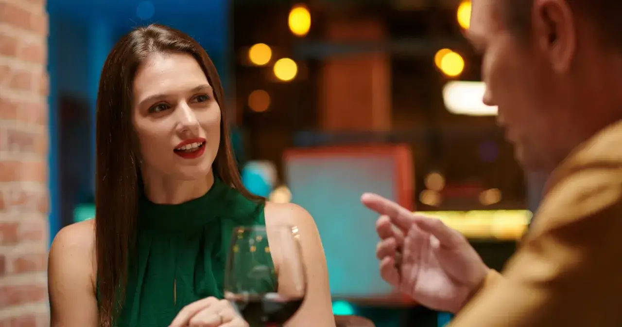 Czego nie robić na pierwszej randce? Uniknij błędów i zrób wrażenie!