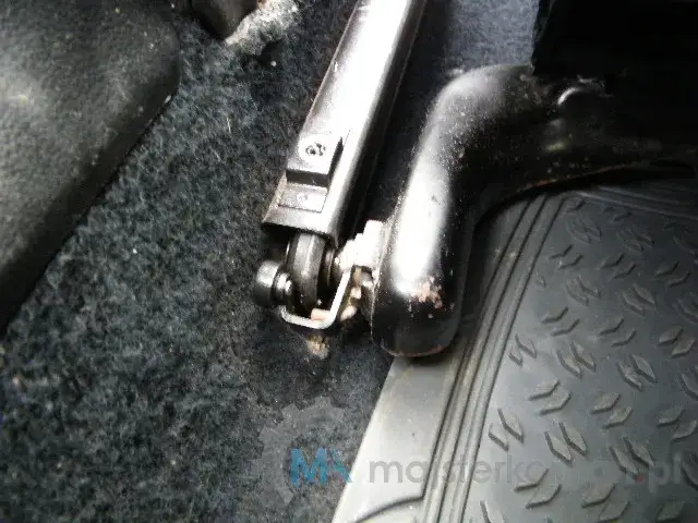 Jak wymontować fotel kierowcy Skoda Fabia: 5 prostych kroków