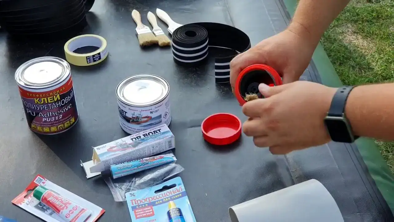 Jak skleić ponton: skuteczne metody naprawy i uniknięcie błędów