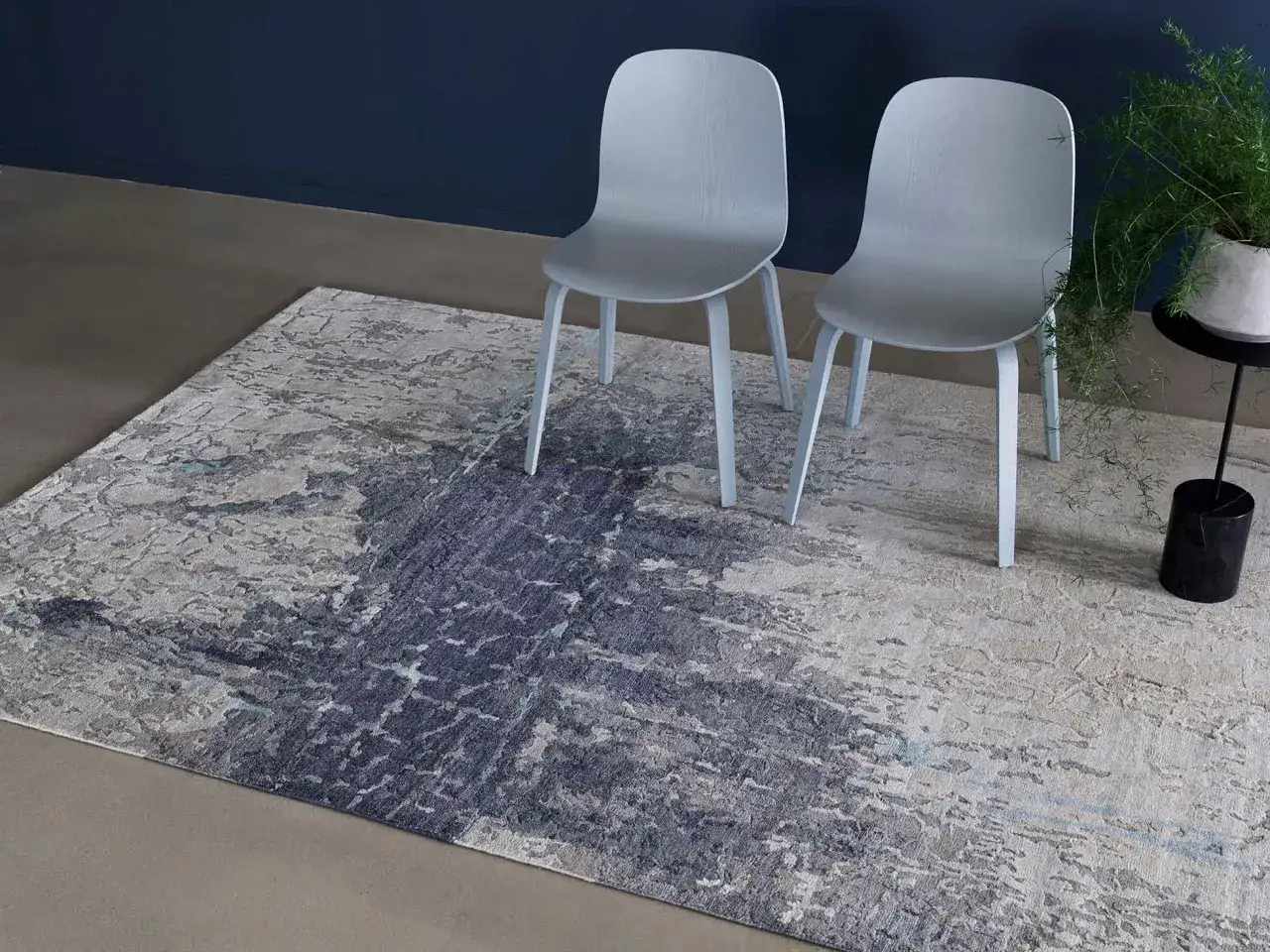 Jak wyczyścić wykładzinę na sucho i uniknąć kosztownych zniszczeń