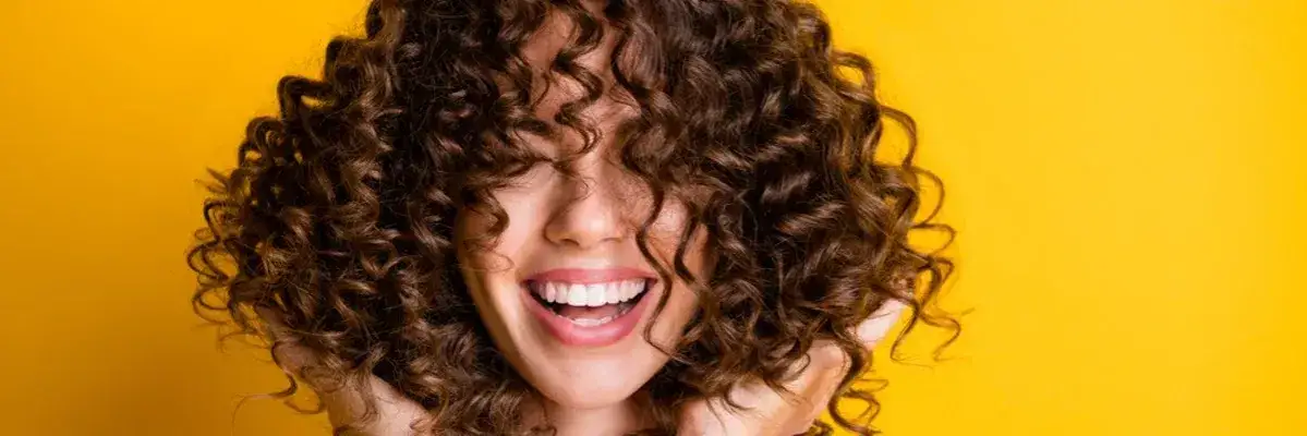 Jak stylizować włosy w domu: 8 sprawdzonych technik krok po kroku