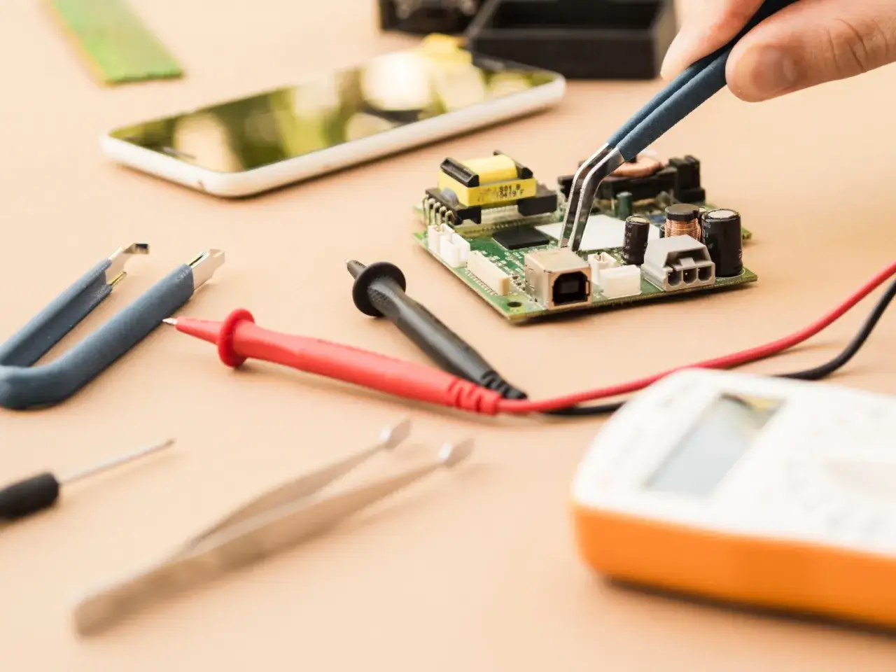 Z pozoru prosta przeróbka. O konsekwencjach ingerencji w elektronikę, których nie widać na pierwszy rzut oka