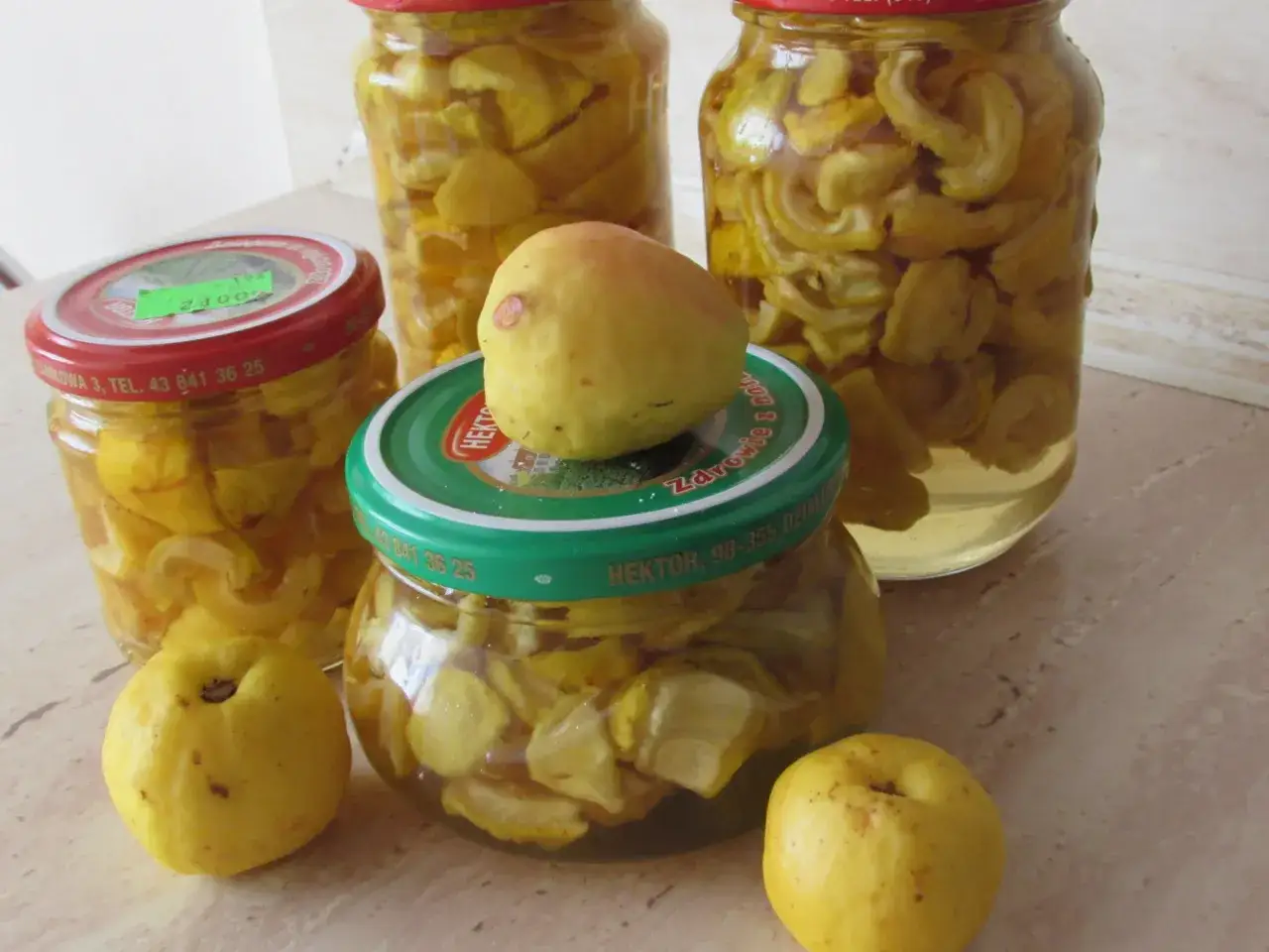 Jak zrobić pigwę do herbaty – prosty przepis na zdrowy napój