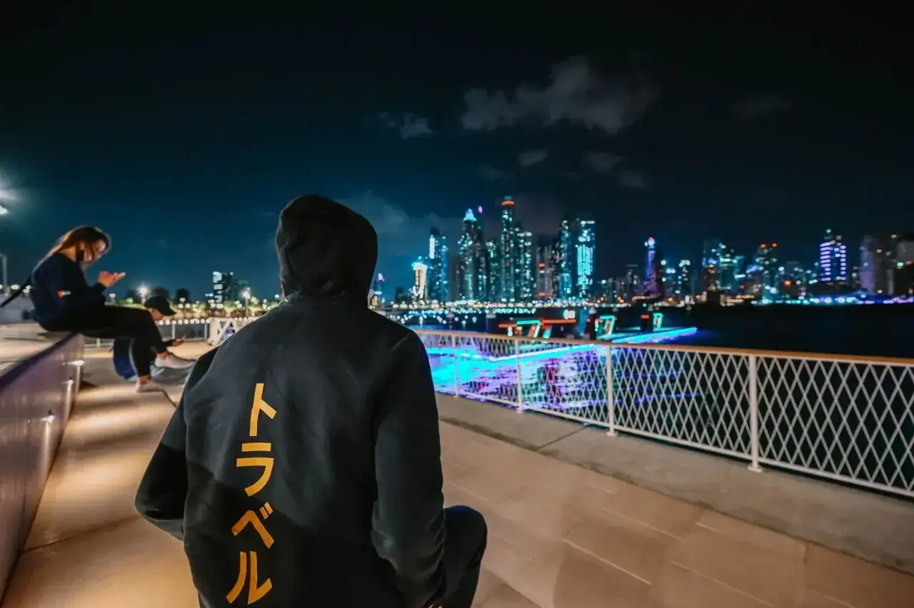 Lot do Dubaju z Polski: Czas, przesiadki, porady. Sprawdź!