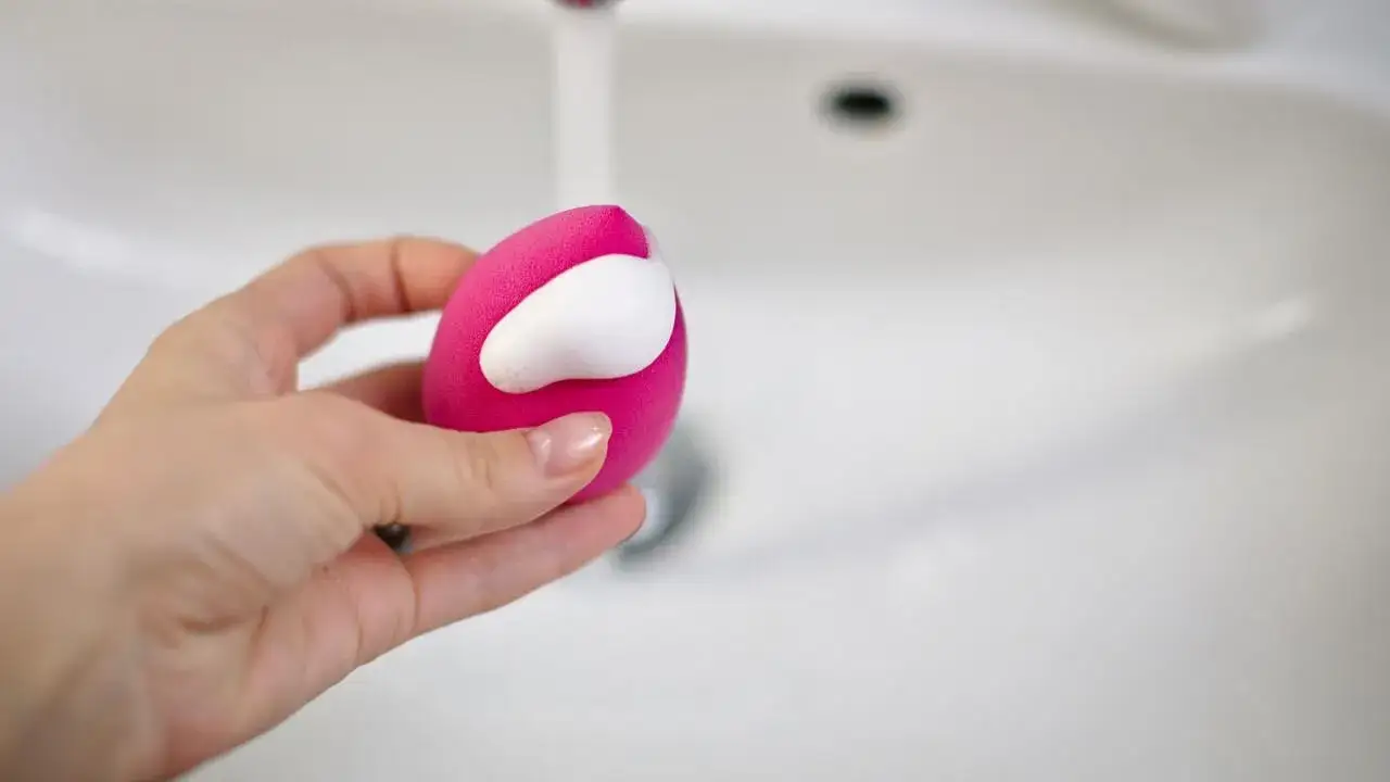 Make-up-Schwamm reinigen: Für gesunde Haut & makellosen Teint