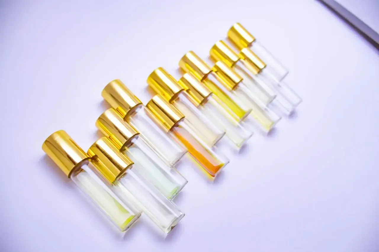 Jak przelać perfumy do atomizera? Uniknij błędów, zachowaj zapach.