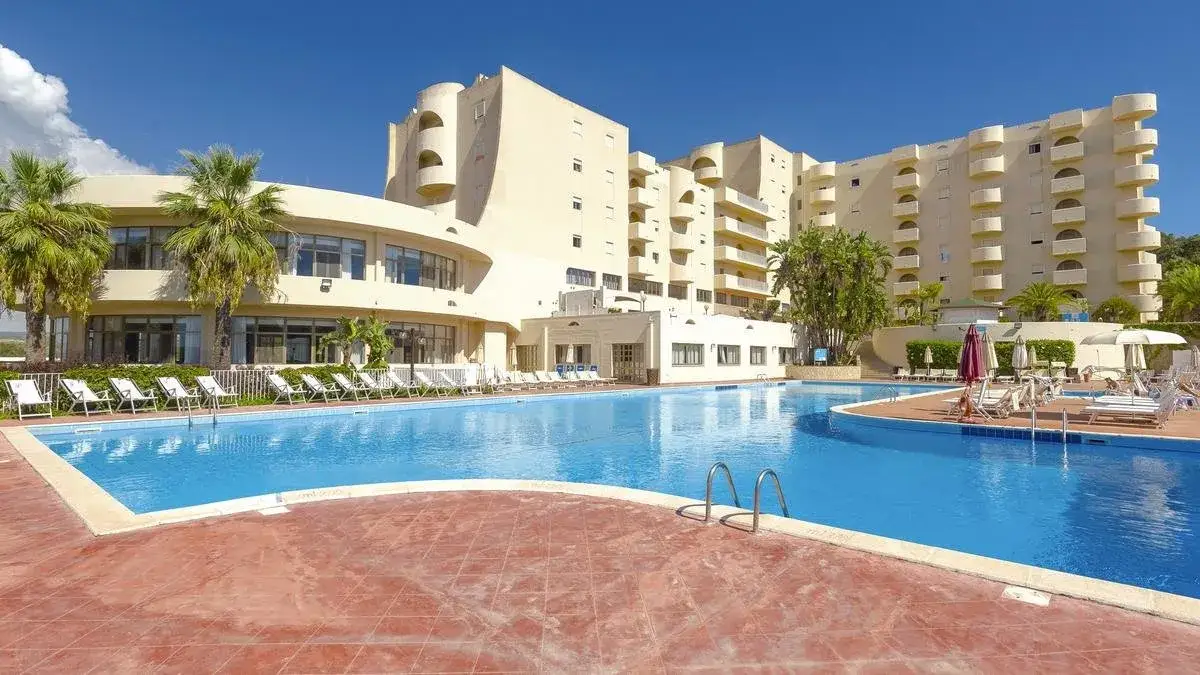 Ile trwa pobyt w hotelu Paradise? Sprawdź czas rezerwacji i dojazdu