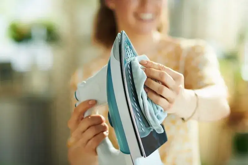 Skuteczne sposoby na czyszczenie stopy ceramicznej żelazka bez wysiłku