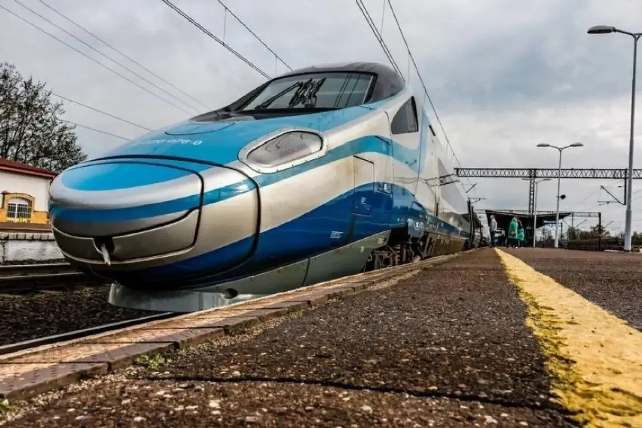 Pociągiem do Darłówka? Odkryj najlepsze trasy i przesiadki!