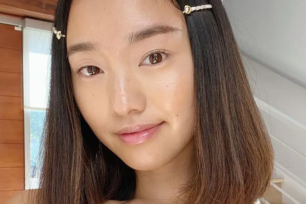 Alabastrowa cera: jak osiągnąć idealnie jasną, gładką skórę?