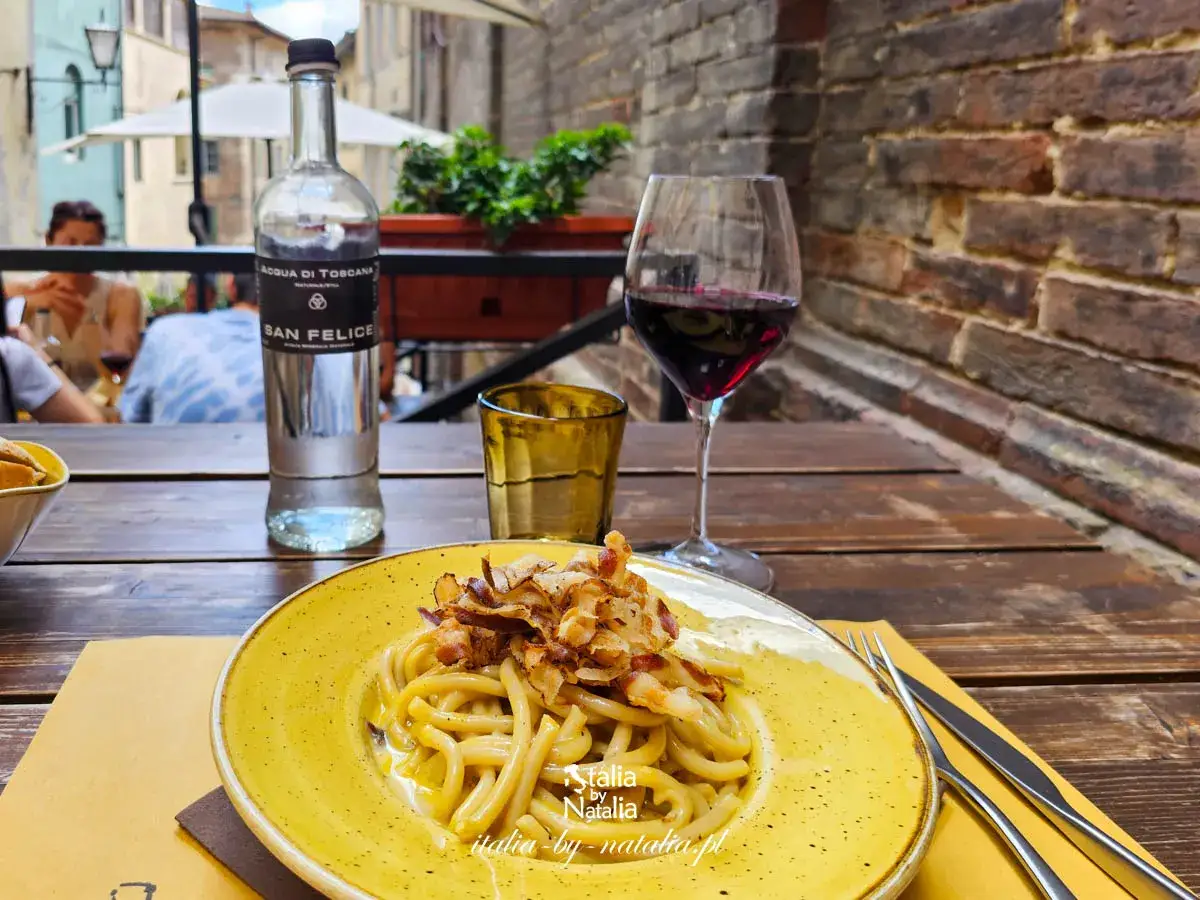 Siena: Gdzie zjeść? Odkryj autentyczne smaki i uniknij pułapek!