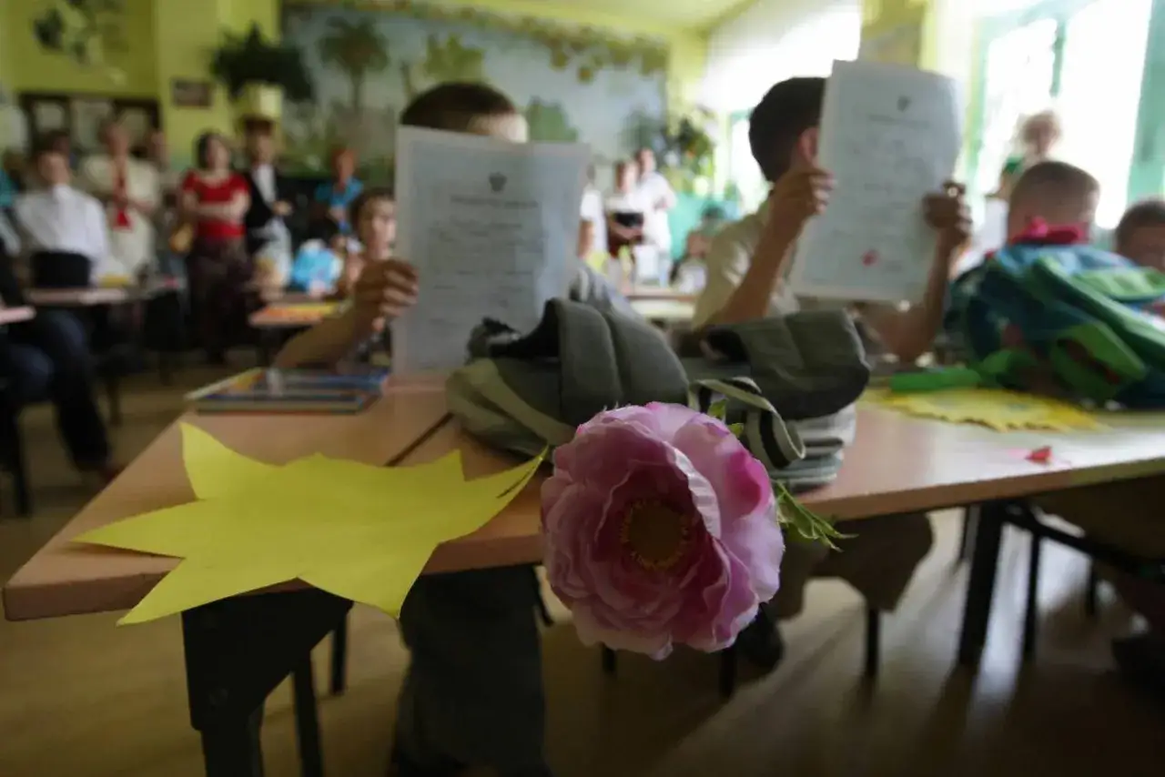 Jak podziękować wychowawczyni? Prezenty i słowa, które wzruszą