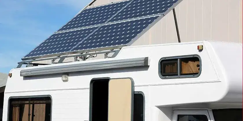 Przenośna elektrownia słoneczna - jak wybrać najlepszy model?