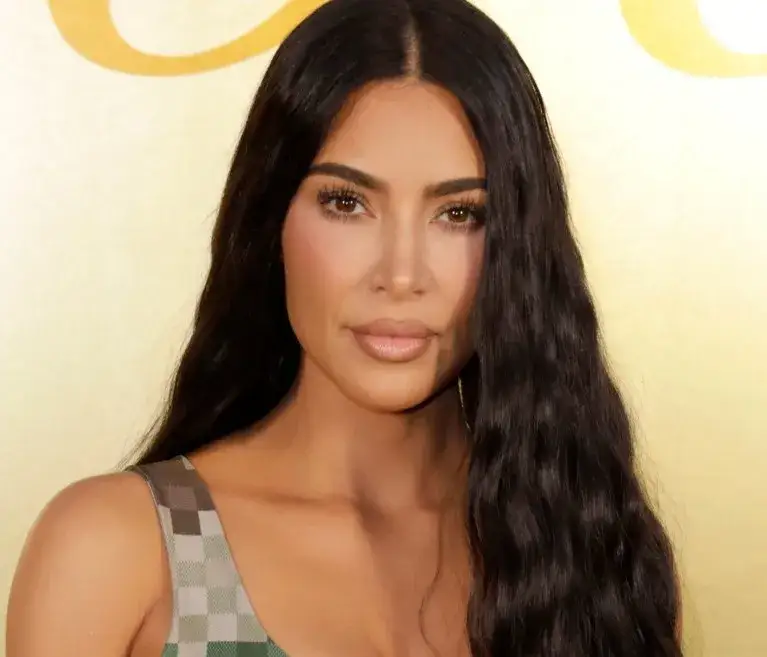 Zaskakujące fryzury Kim Kardashian, które musisz wypróbować w 2024 roku