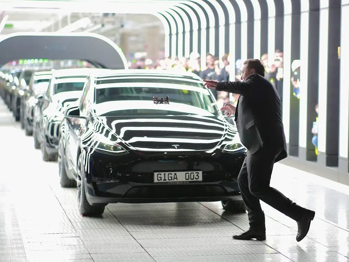 Kto produkuje Teslę? Firma, Elon Musk i globalne Gigafactory