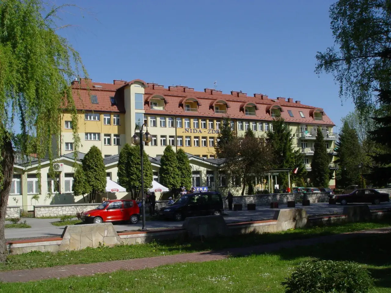 Sanatorium Nida Busko-Zdrój zaprasza na turnusy rehabilitacyjne. Sprawdź cennik i zarezerwuj pobyt.