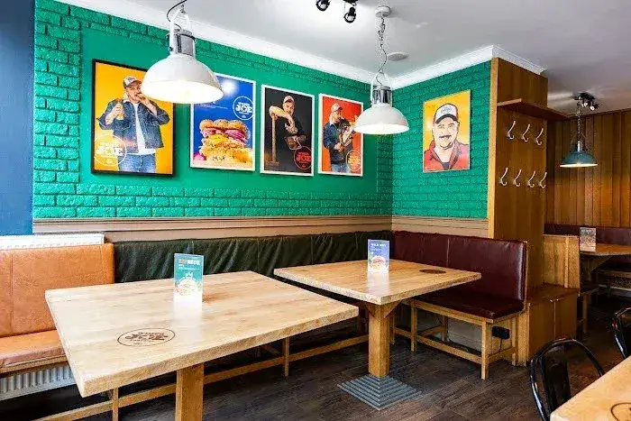 Gdzie zjeść w Olsztynie? Sprawdź najlepsze miejsca i lokalne smaki!