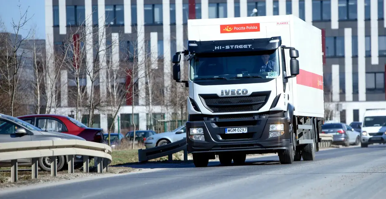 Poczta Polska: Zarobki 2026 po podwyżkach. Czy to wystarczy?