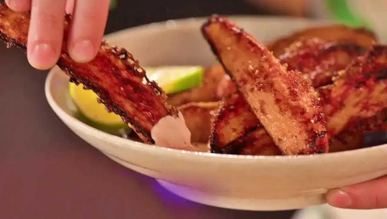 Jak długo piec frytki z batatów, aby były idealnie chrupiące?