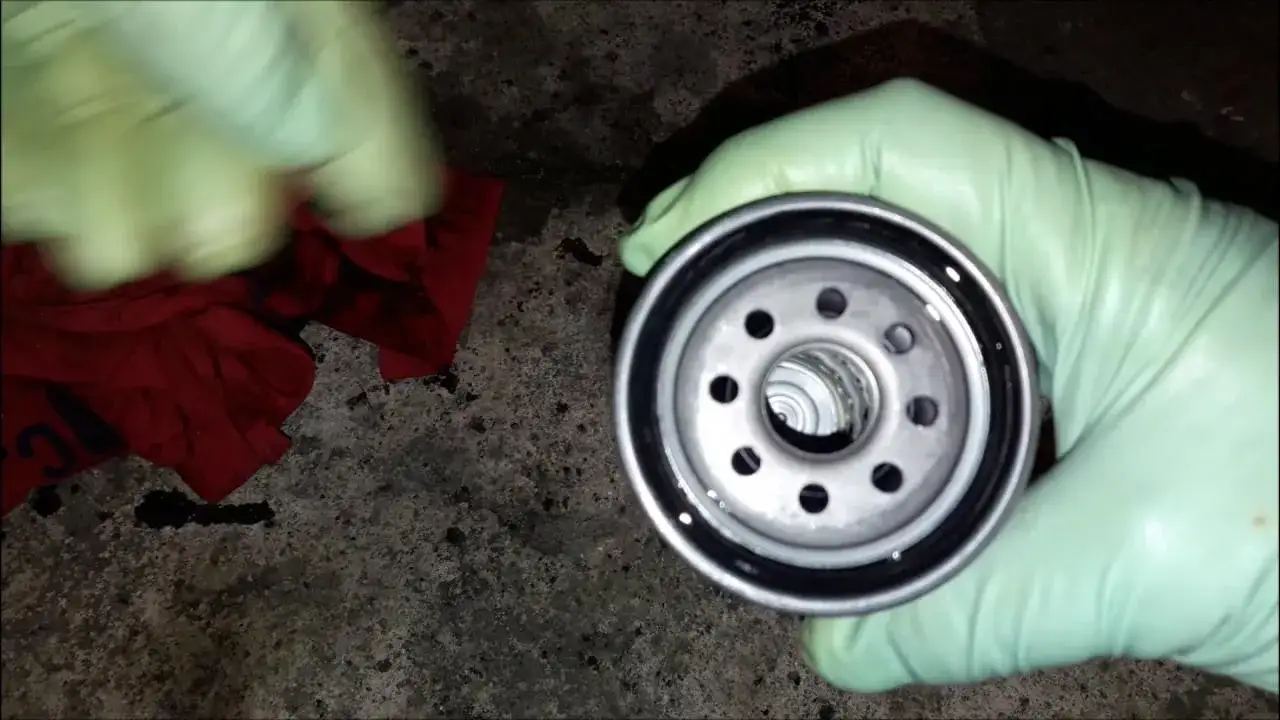 Gdzie jest filtr paliwa w toyota yaris 1.3 benzyna? Oto odpowiedź