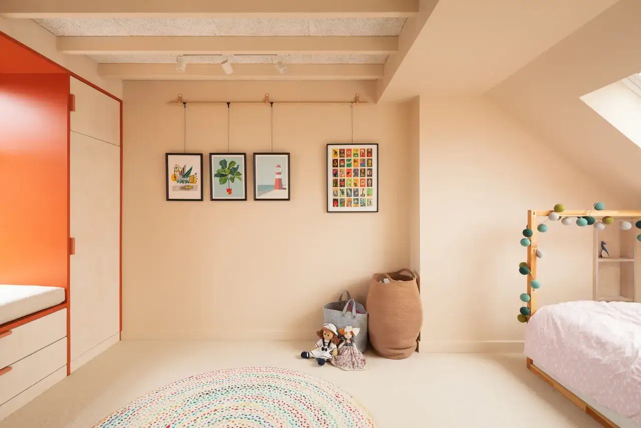 Panele czy wykładzina do pokoju dziecka - co wybrać dla bezpieczeństwa i komfortu?