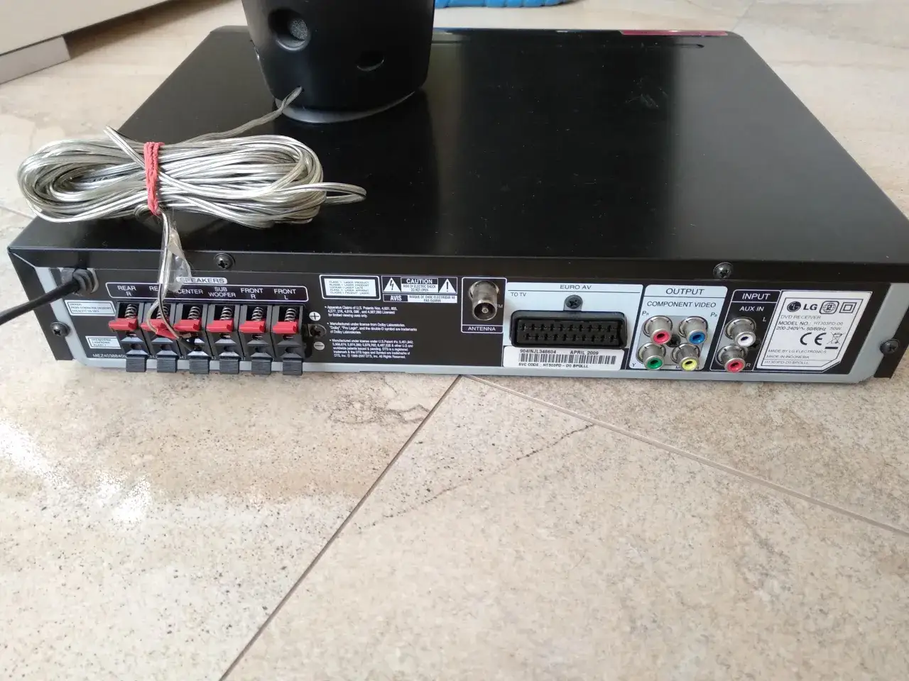 Jakim kablem podłączyć kino domowe do telewizora, aby uniknąć problemów?